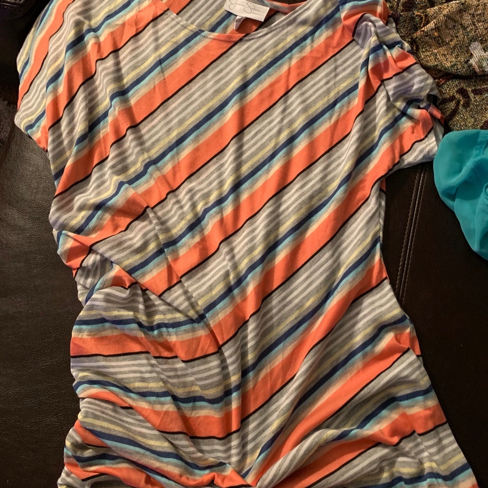 Jessica Simpson maternity shirt